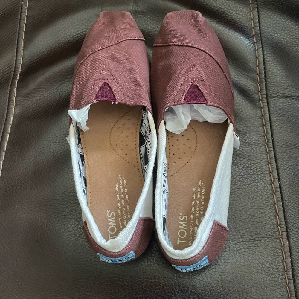 TOMS Women's Maroon Canvas Flats